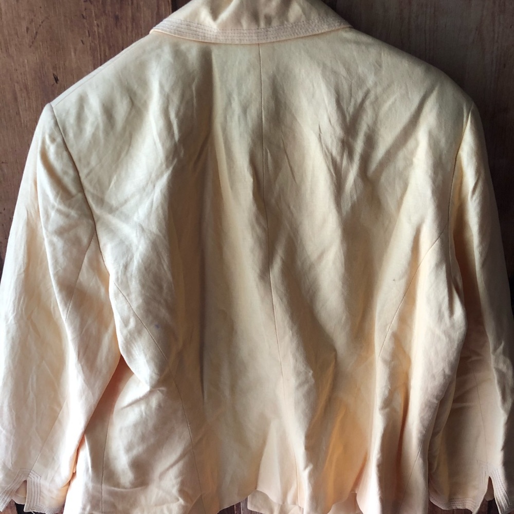 Yellow jacket - Picture 3 of 4
